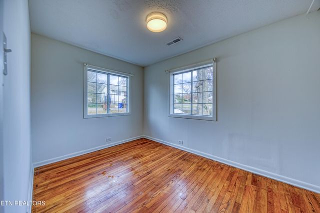 111 W Newkirk Lane, Oak Ridge, TN 37830