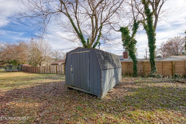 111 W Newkirk Lane, Oak Ridge, TN 37830