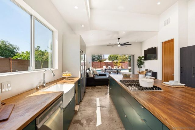 3590 Chasewood Dr., San Diego, CA 92111