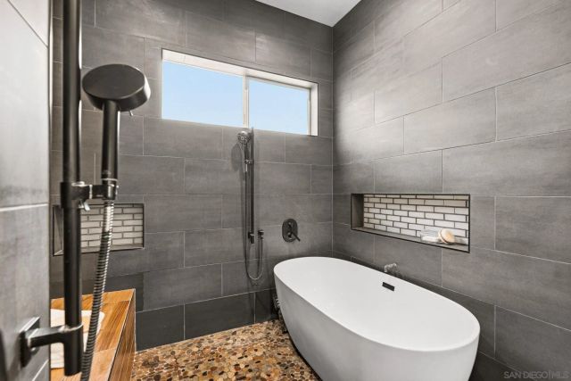 3590 Chasewood Dr., San Diego, CA 92111