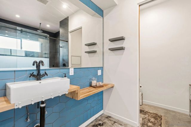 3590 Chasewood Dr., San Diego, CA 92111