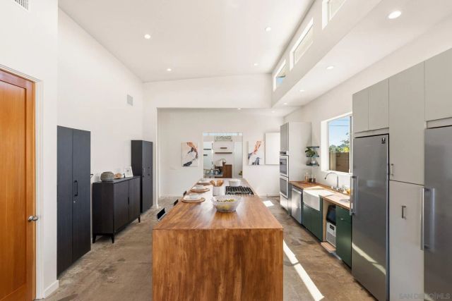 3590 Chasewood Dr., San Diego, CA 92111