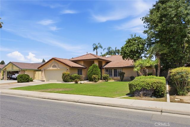 8704 Bridlewood Lane, Bakersfield, CA 93311