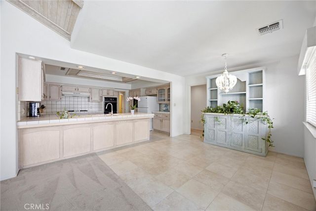8704 Bridlewood Lane, Bakersfield, CA 93311