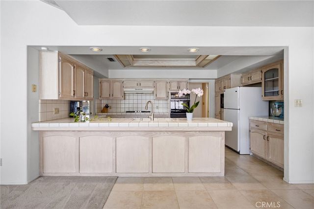 8704 Bridlewood Lane, Bakersfield, CA 93311