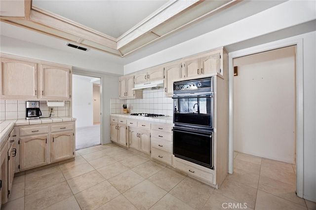 8704 Bridlewood Lane, Bakersfield, CA 93311