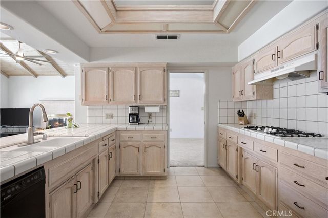 8704 Bridlewood Lane, Bakersfield, CA 93311