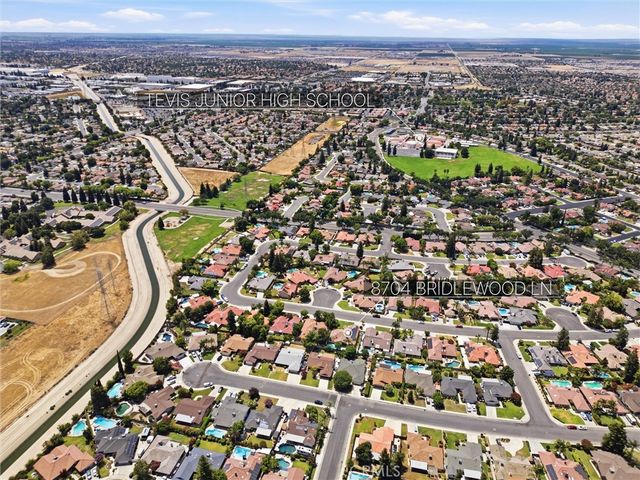 8704 Bridlewood Lane, Bakersfield, CA 93311