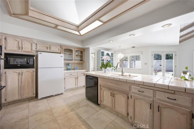 8704 Bridlewood Lane, Bakersfield, CA 93311
