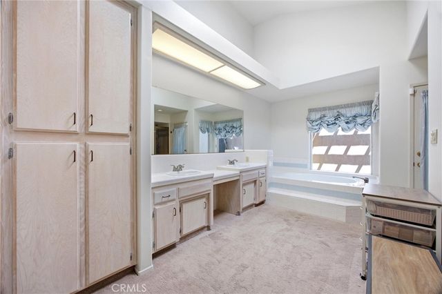 8704 Bridlewood Lane, Bakersfield, CA 93311
