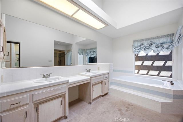 8704 Bridlewood Lane, Bakersfield, CA 93311