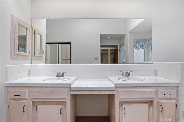 8704 Bridlewood Lane, Bakersfield, CA 93311