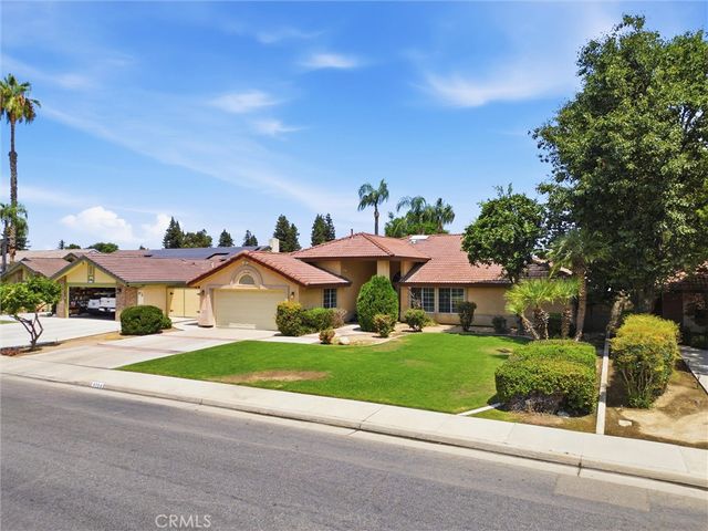 8704 Bridlewood Lane, Bakersfield, CA 93311