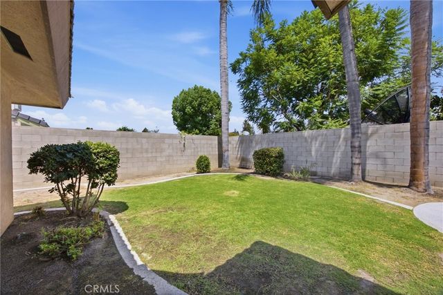 8704 Bridlewood Lane, Bakersfield, CA 93311