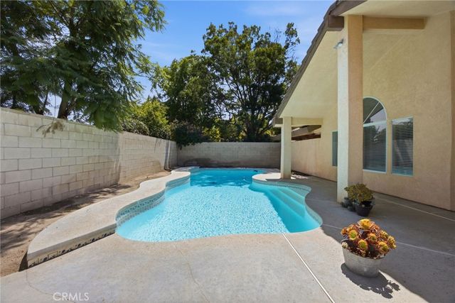 8704 Bridlewood Lane, Bakersfield, CA 93311