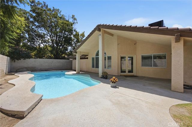 8704 Bridlewood Lane, Bakersfield, CA 93311