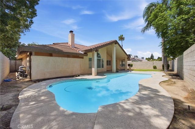 8704 Bridlewood Lane, Bakersfield, CA 93311