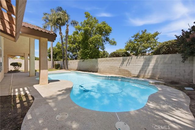 8704 Bridlewood Lane, Bakersfield, CA 93311