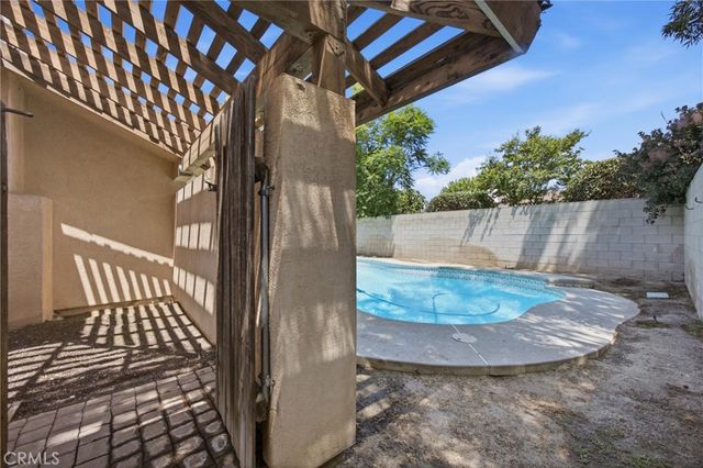8704 Bridlewood Lane, Bakersfield, CA 93311