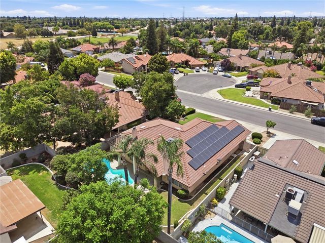 8704 Bridlewood Lane, Bakersfield, CA 93311