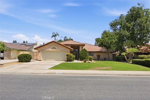 8704 Bridlewood Lane, Bakersfield, CA 93311