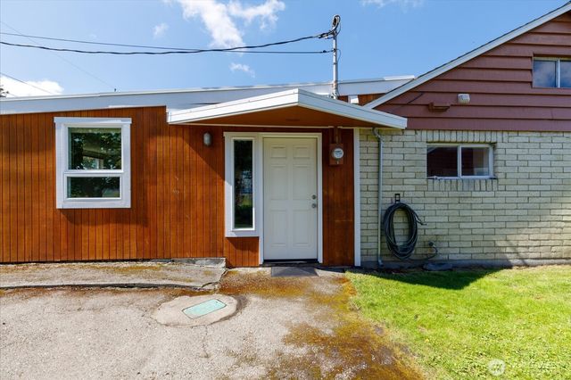 301 Snakelum Point Road, Coupeville, WA 98239