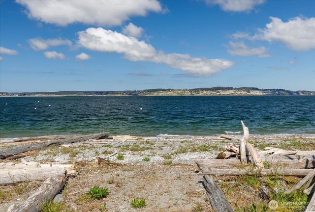 301 Snakelum Point Road, Coupeville, WA 98239