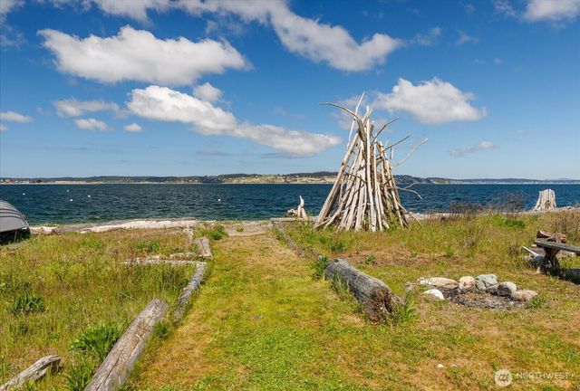 301 Snakelum Point Road, Coupeville, WA 98239