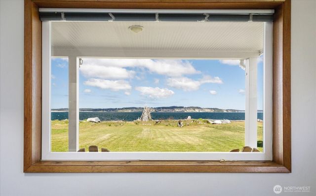 301 Snakelum Point Road, Coupeville, WA 98239