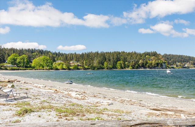 301 Snakelum Point Road, Coupeville, WA 98239