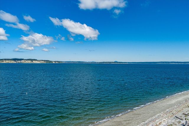 301 Snakelum Point Road, Coupeville, WA 98239