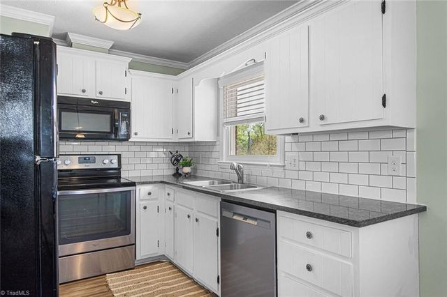 8420 Stanwix Drive, Tobaccoville, NC 27050