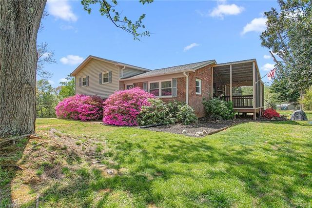 8420 Stanwix Drive, Tobaccoville, NC 27050