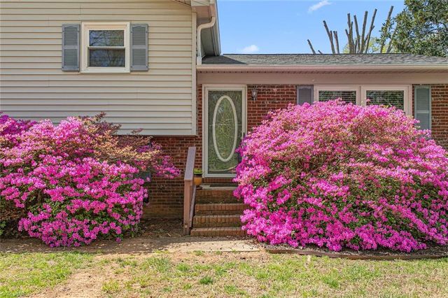 8420 Stanwix Drive, Tobaccoville, NC 27050