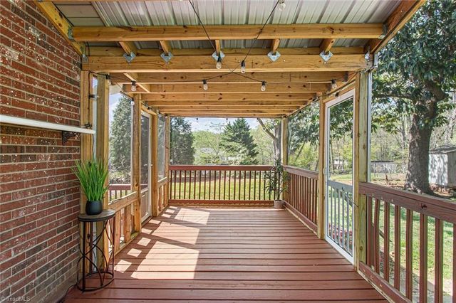 8420 Stanwix Drive, Tobaccoville, NC 27050