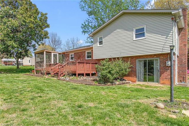 8420 Stanwix Drive, Tobaccoville, NC 27050