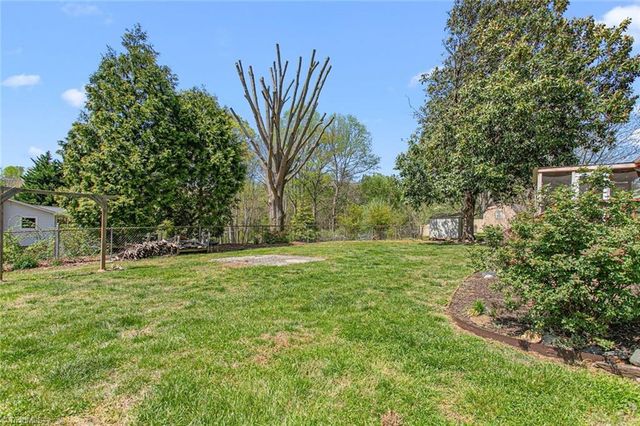 8420 Stanwix Drive, Tobaccoville, NC 27050