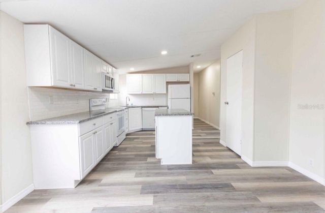 13877 COUNTY ROAD 109F, Lady Lake, FL 32159