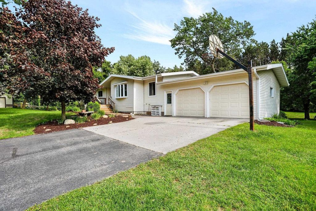 10221 Schoenemann Road, Mazomanie, WI 53560