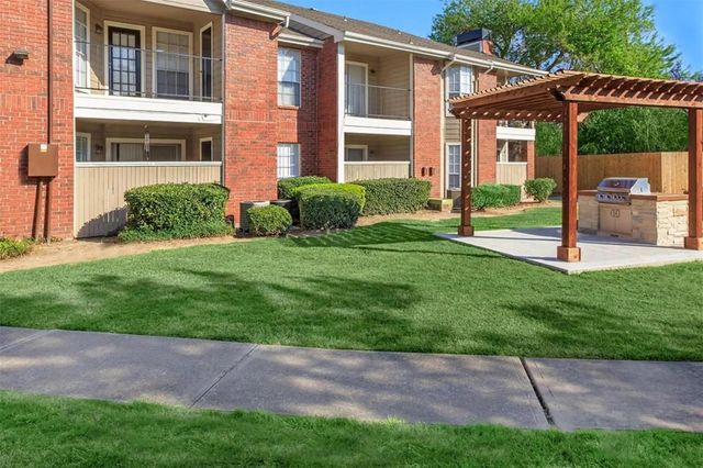 8110 Creekbend Drive 305, Houston, TX 77071