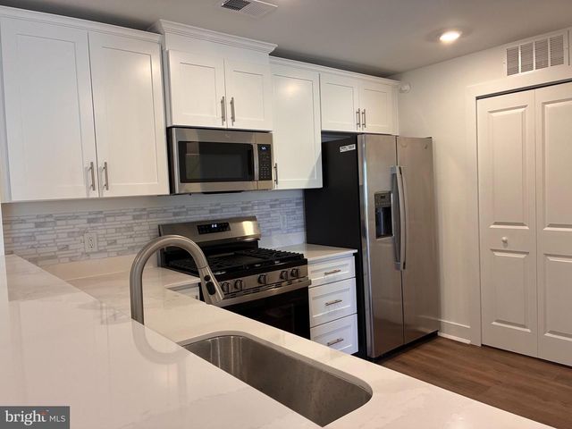 2302 PRINCE HALL DR, Pennington, NJ 08534