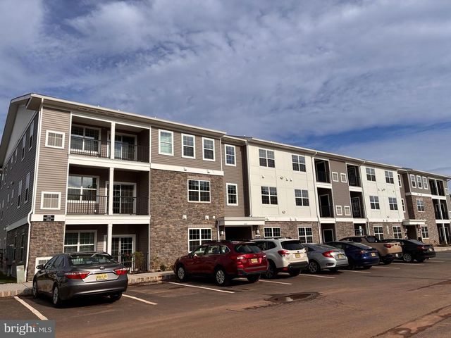 2302 PRINCE HALL DR, Pennington, NJ 08534