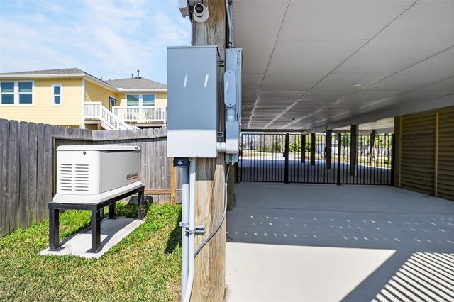 263 Bay Oaks Drive, La Porte, TX 77571