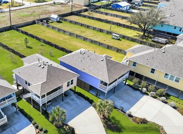 263 Bay Oaks Drive, La Porte, TX 77571