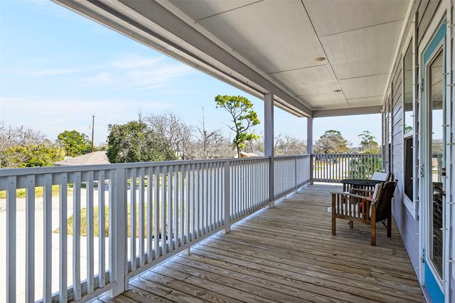 263 Bay Oaks Drive, La Porte, TX 77571