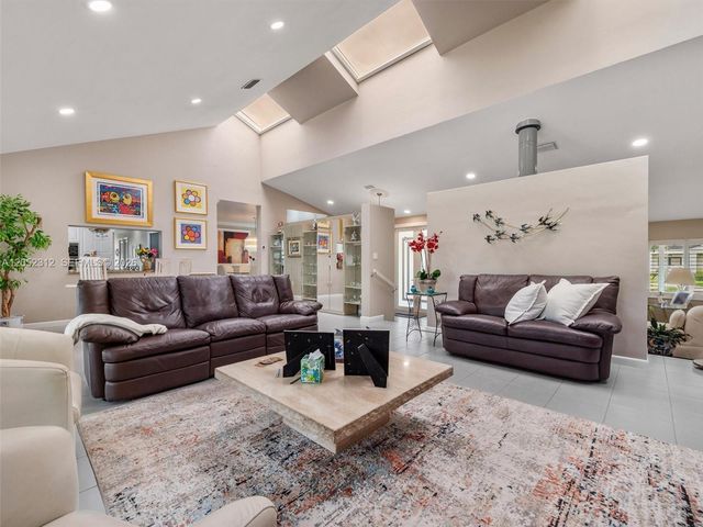 10321 SW 89th Avenue, Miami, FL 33176