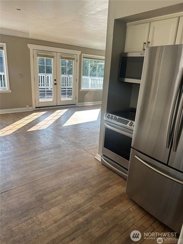 215 W Kinnear Place, Seattle, WA 98119