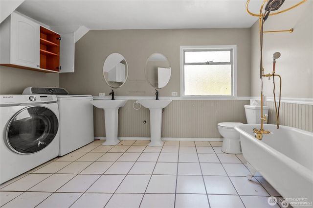 215 W Kinnear Place, Seattle, WA 98119