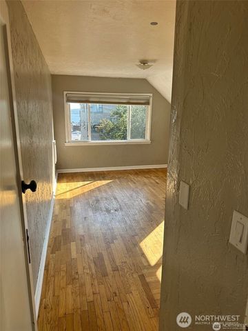 215 W Kinnear Place, Seattle, WA 98119