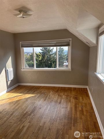 215 W Kinnear Place, Seattle, WA 98119